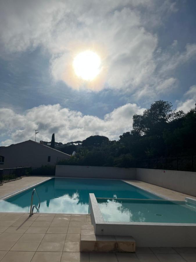 Appartement Vue Mer Avec Balcon Sainte-Maxime Esterno foto